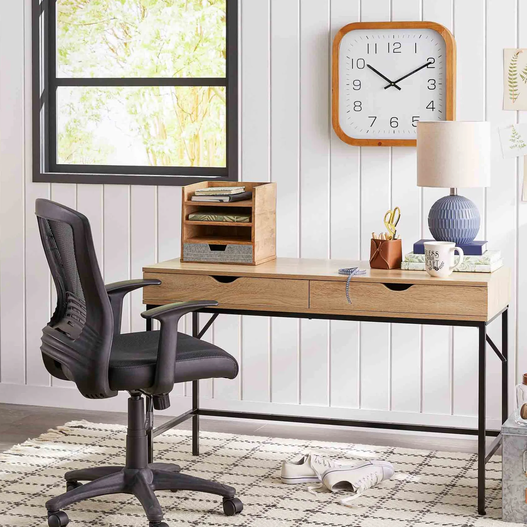 * Enzo Black Adjustable Office Chair Less Expensive< Office